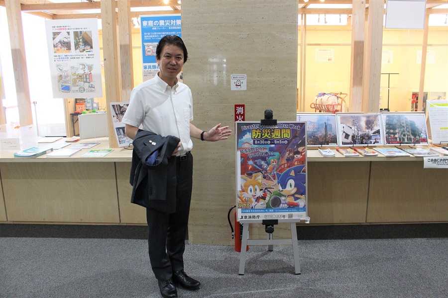 展示を紹介する区長