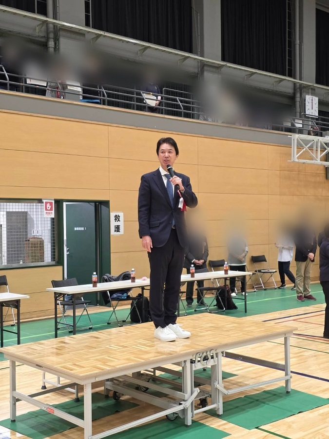 ハートフル運動会で挨拶をする区長
