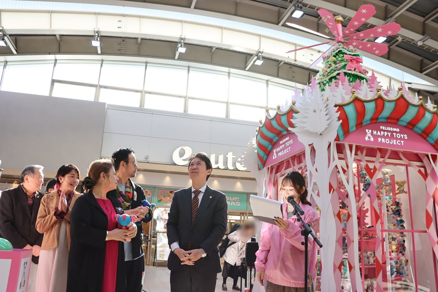 セレモニーに参加する区長