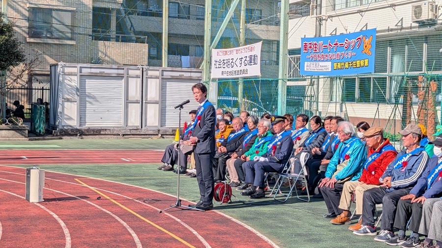 挨拶をする区長