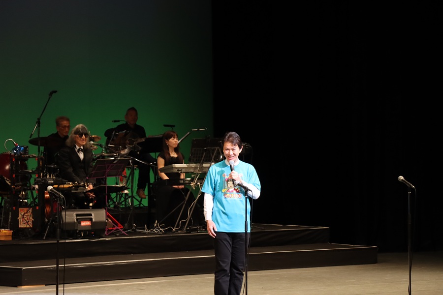 挨拶をする区長