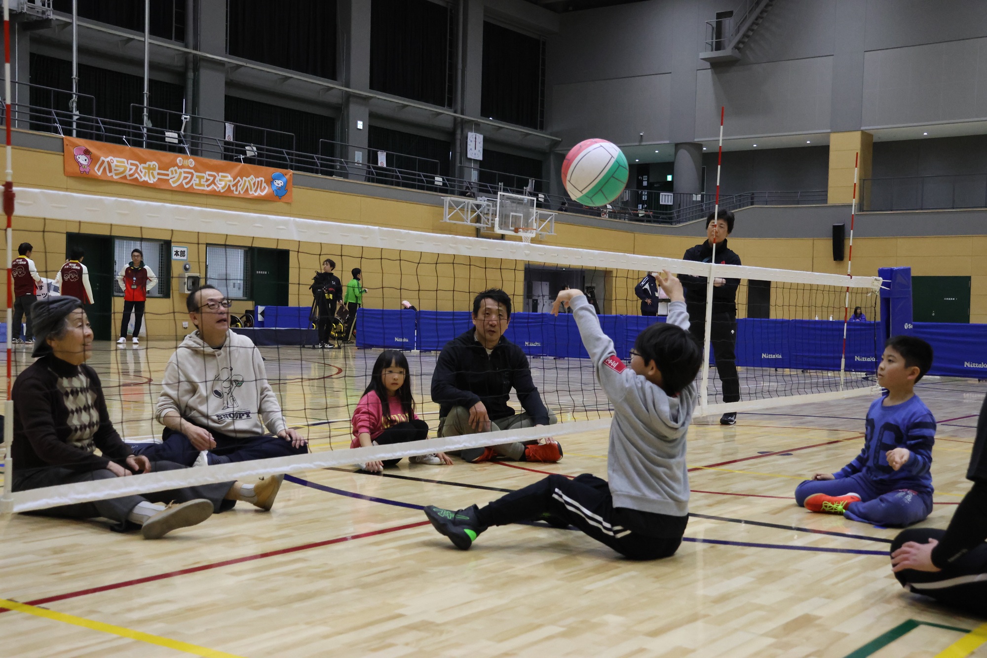 「座位バレーボール」体験