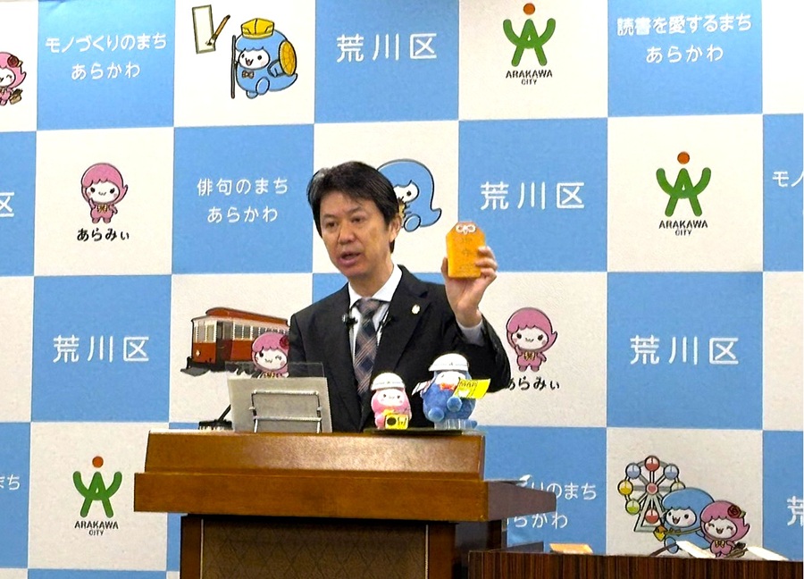 会見をする区長