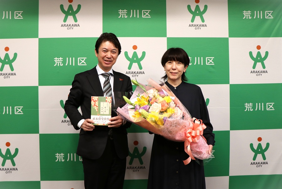 記念撮影をする区長