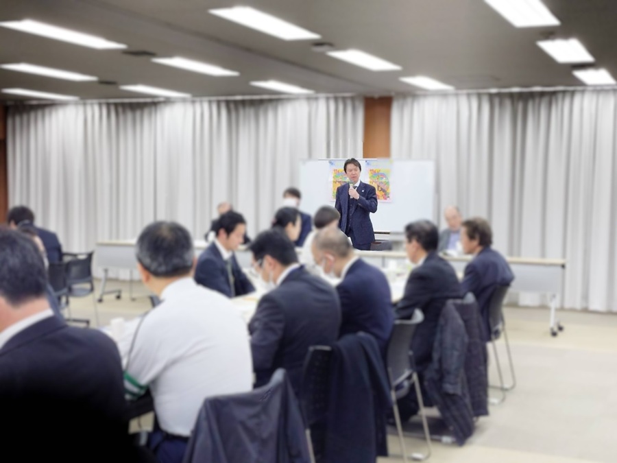 挨拶をする区長