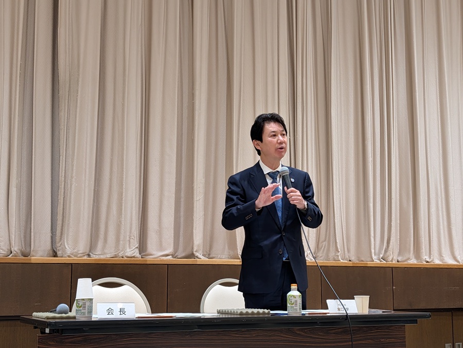 挨拶をする区長