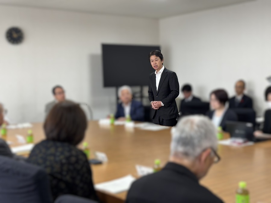 挨拶をする区長