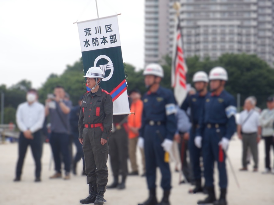 視察する区長