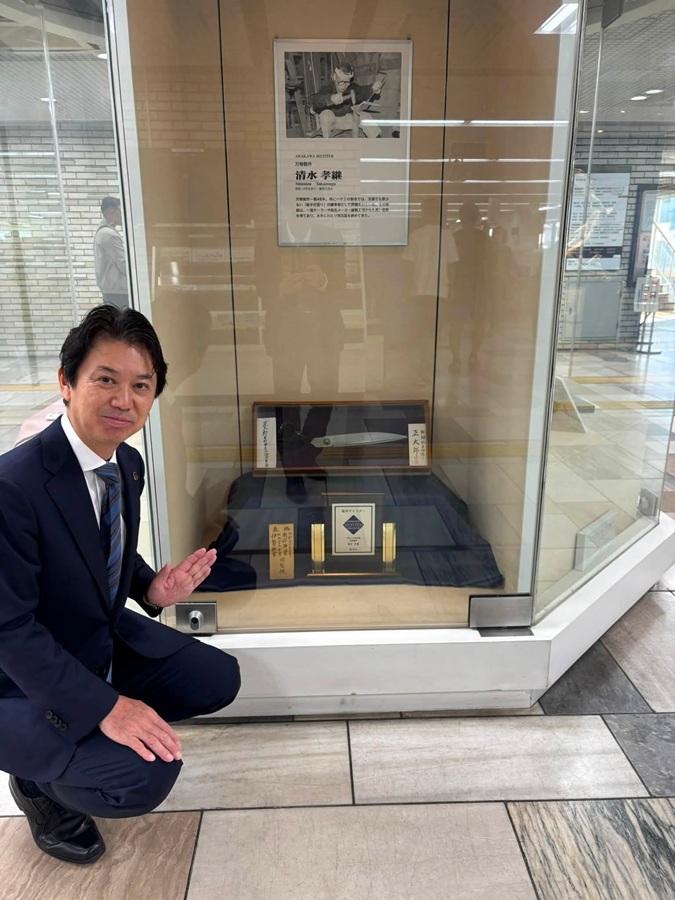 記念撮影をする区長