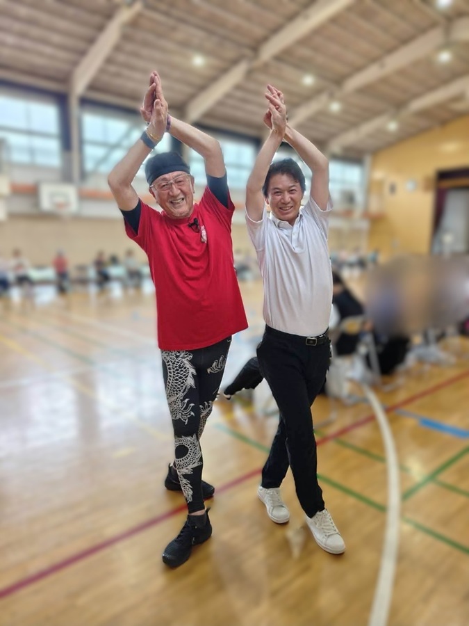 記念撮影をする区長