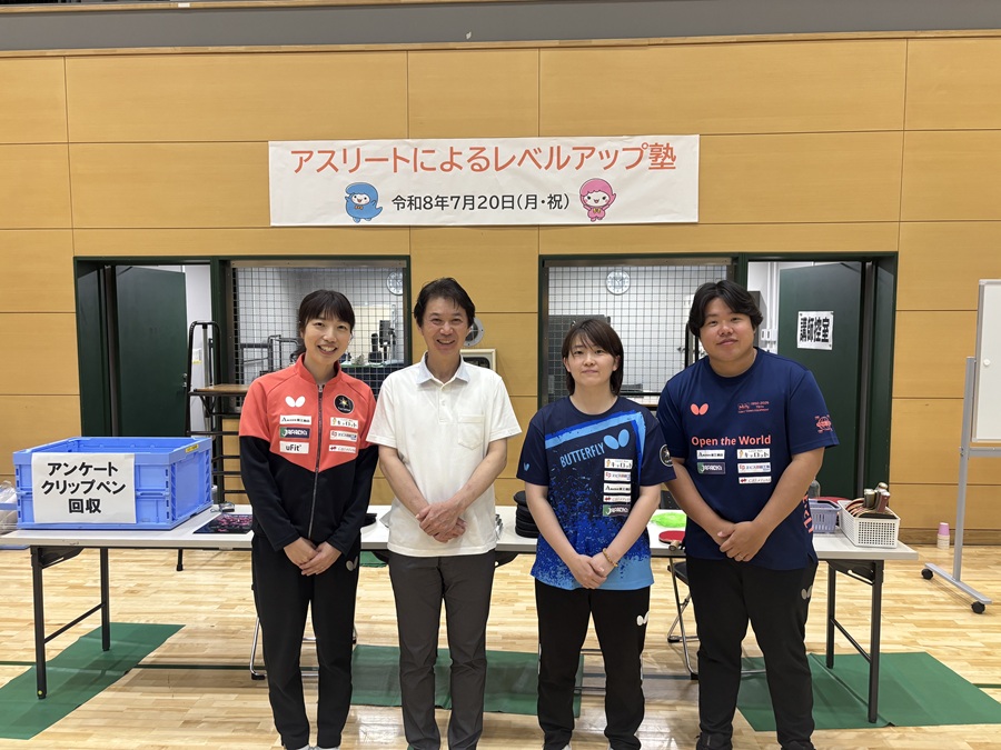 記念撮影をする区長