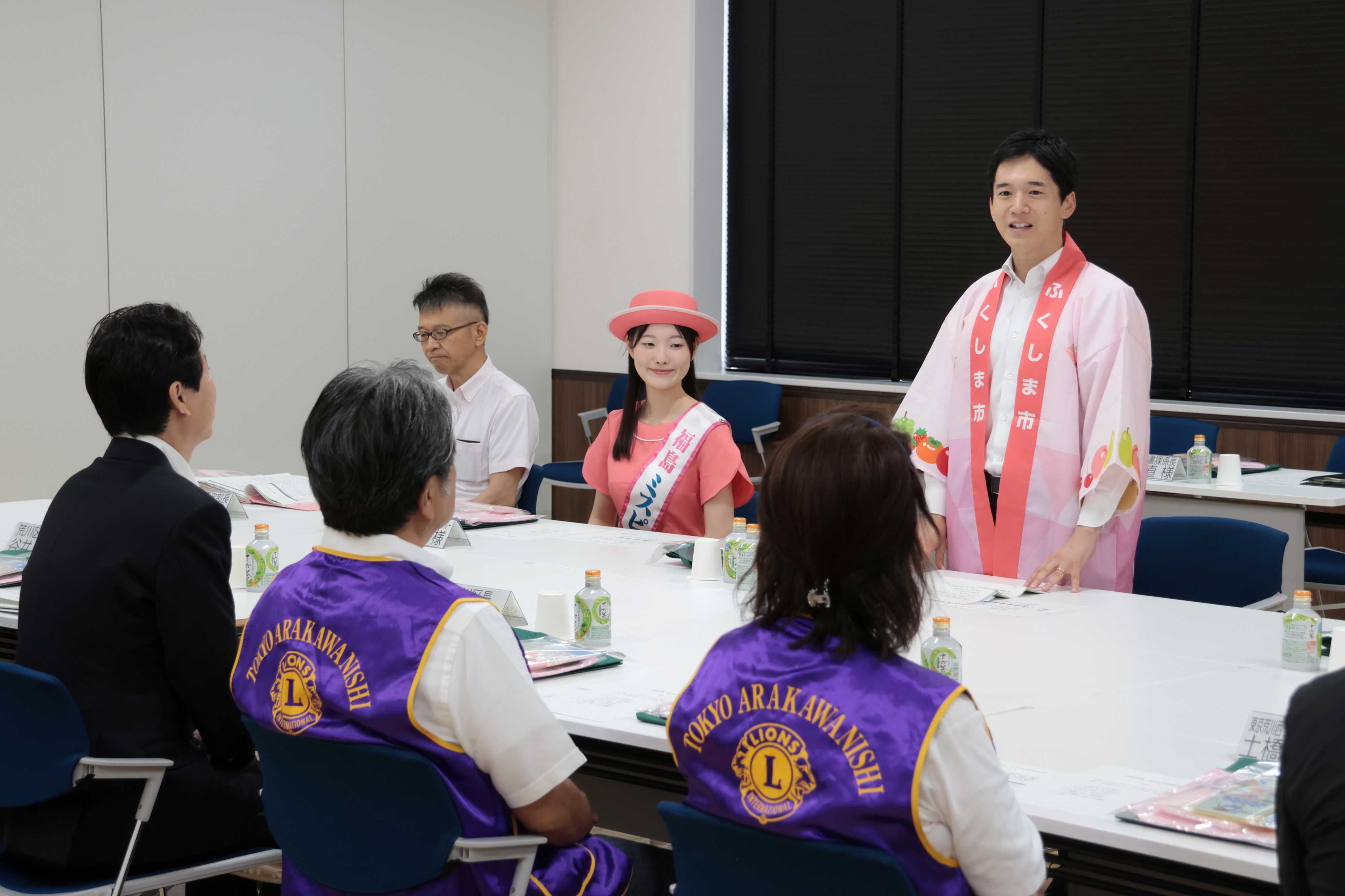 挨拶をする馬場雄基市長