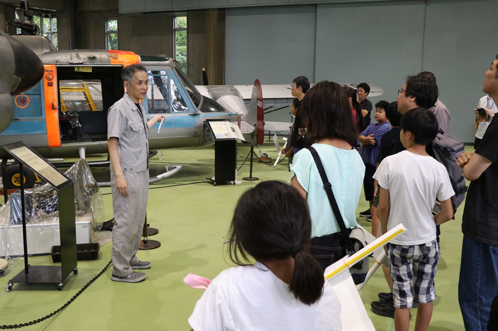 軽飛行機見学の様子