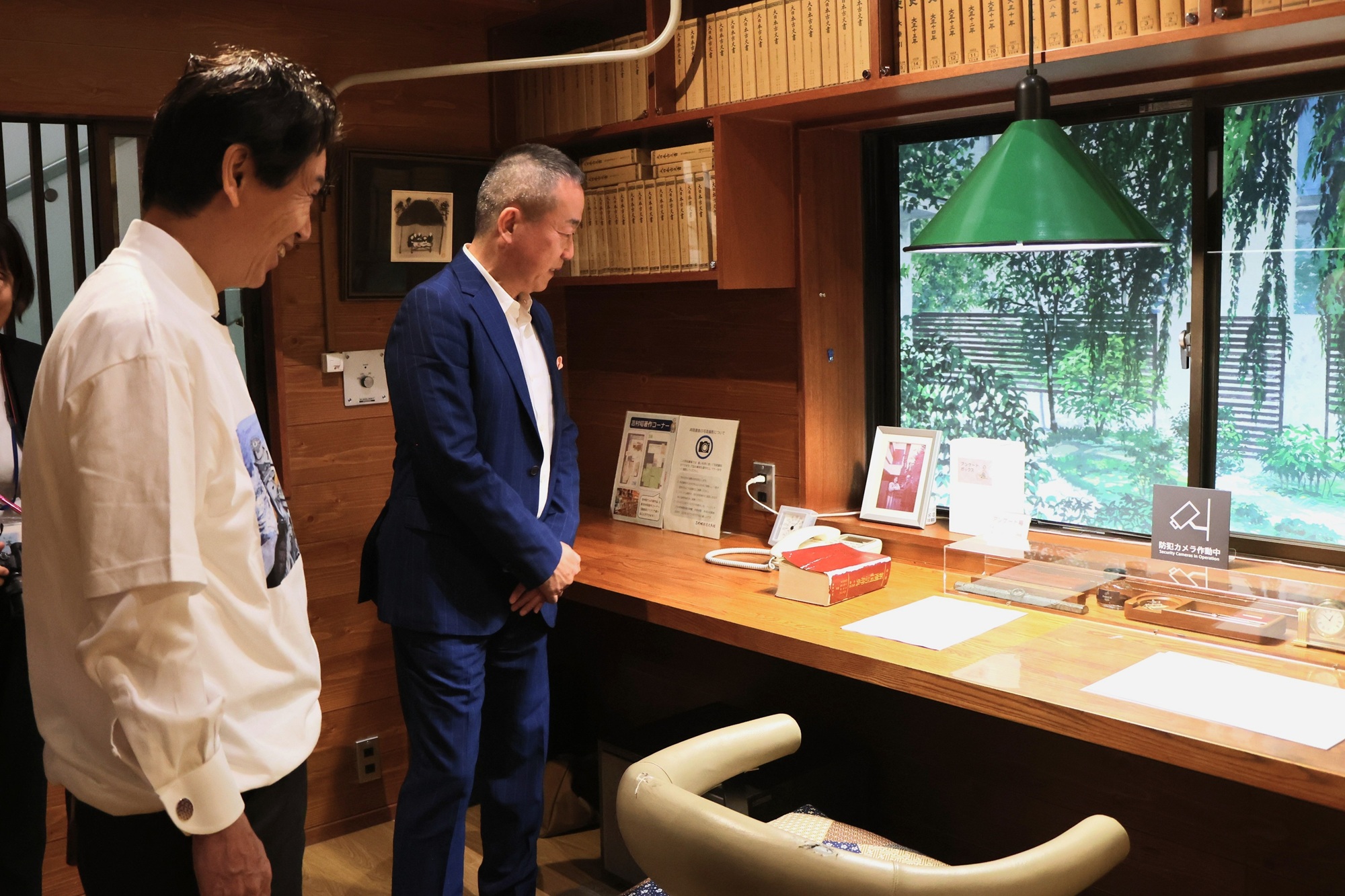 吉村昭記念文学館を見学される様子2